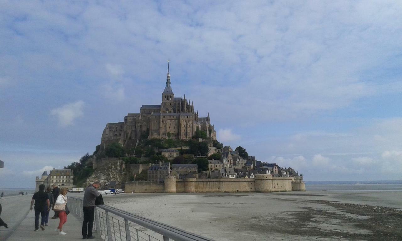 La Gerbaudiere Chambres&Table D Hotes Proche Mont Saint Michel Cuisine Maison Notre-Dame-du-Touchet エクステリア 写真